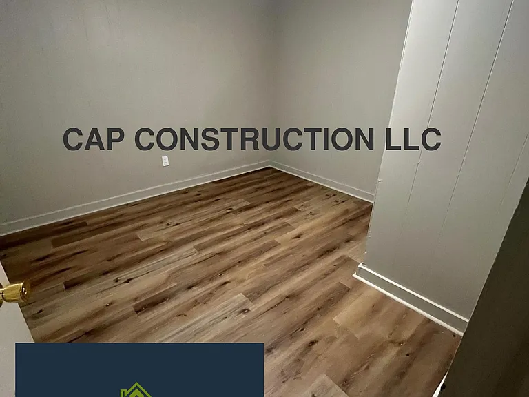 547 Berry St — Photo 7