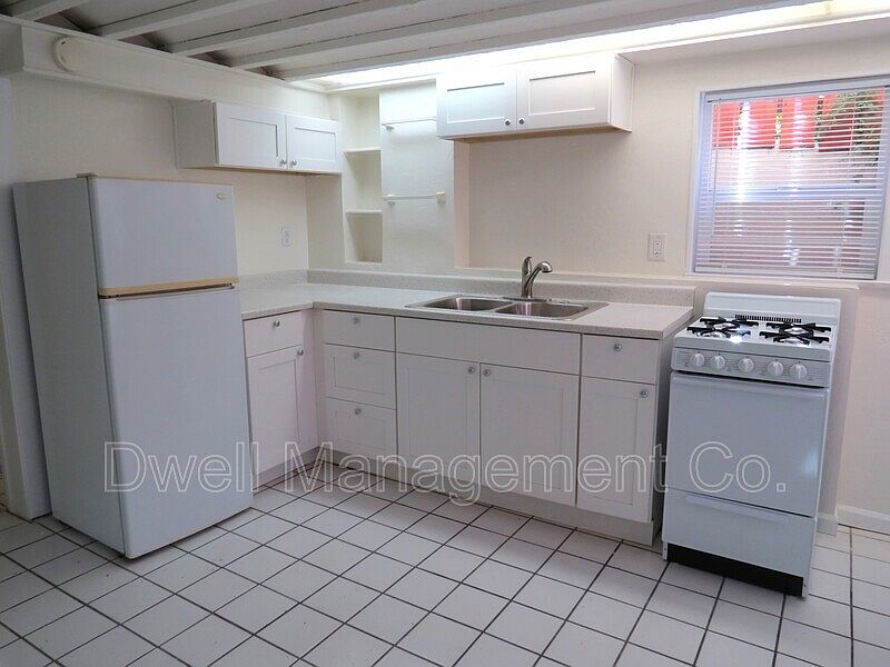 1st image of 1625 1/2 W Brookes Ave