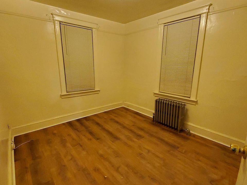 1st image of 3015 Radcliff Ave