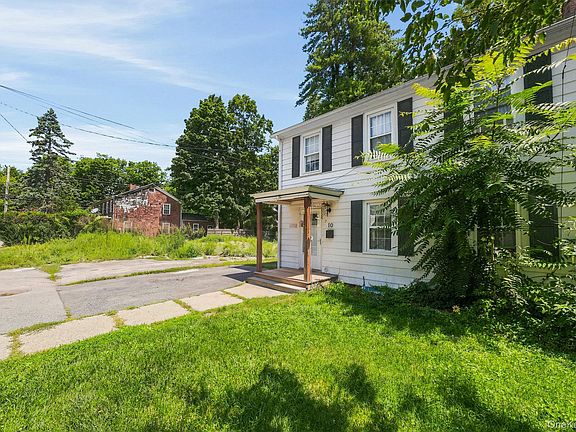 3rd image of 10 Dutchess Avenue