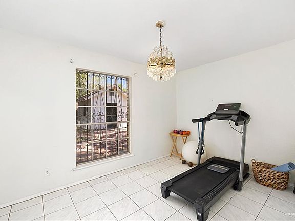 4th image of 508 Clifford Dr