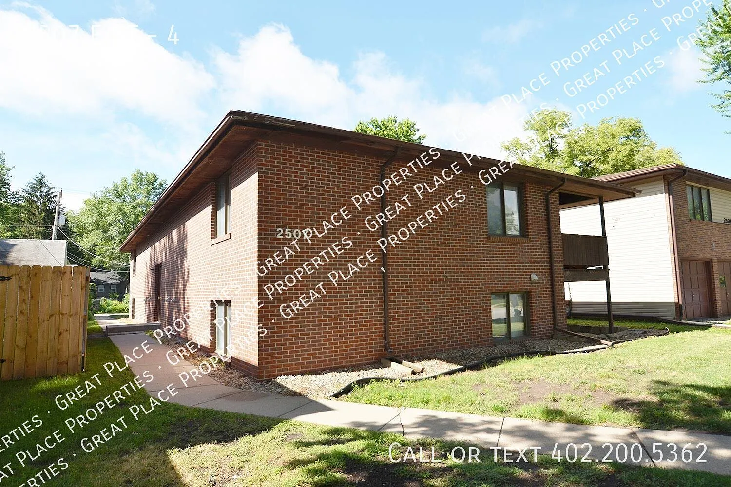 2 bed, 926 sqft, $989 — Photo 1