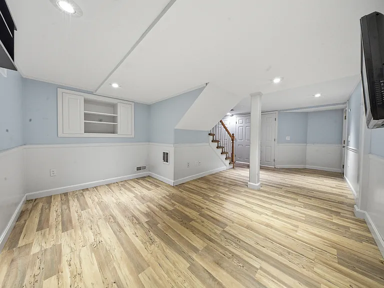 7 Sherborne Cir — Photo 3