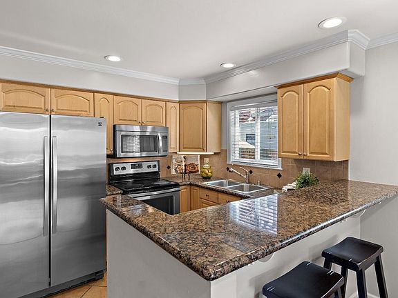 5th image of 177 Revey Ave