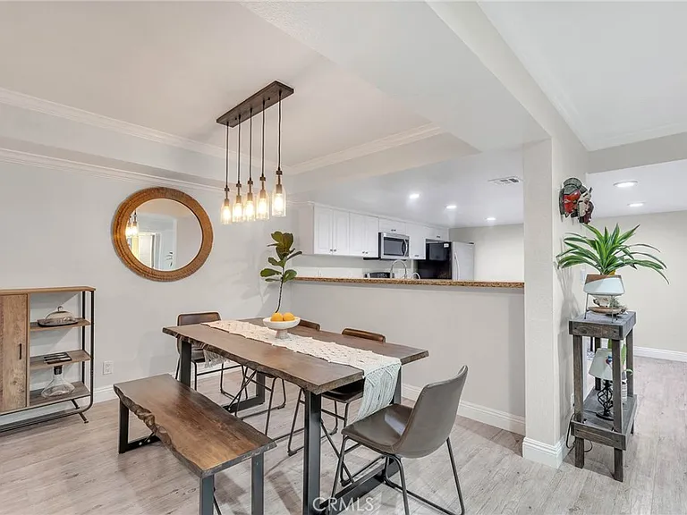 5009 Woodman Ave #108 — Photo 4