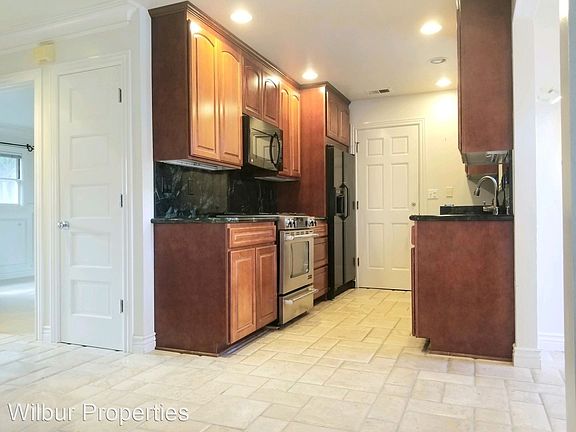 3rd image of 1035-1037 Florence Ln