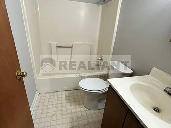 5th image of 247 Centennial Dr APT 2C