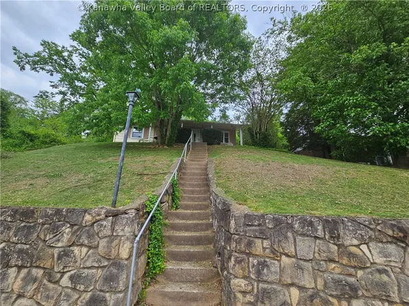 1000 Park Dr, Dunbar, WV 25064