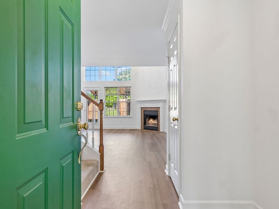 1st image of 504 Heath Pl