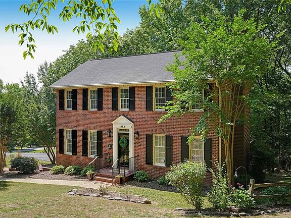 4th image of 983 Lake Forest Ct
