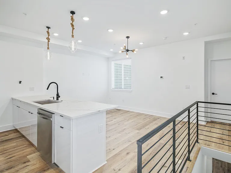 2602 W Oxford St #1 — Photo 23