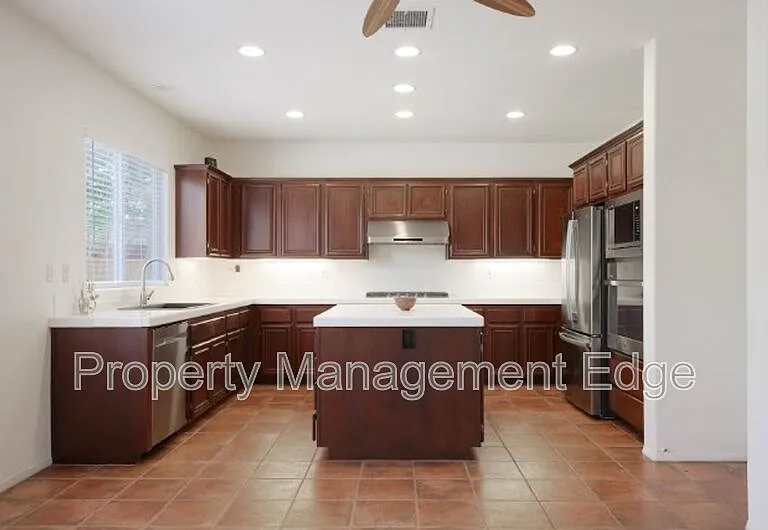 23536 Silverwood St — Photo 5