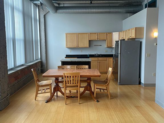2nd image of 521 7th St S #218