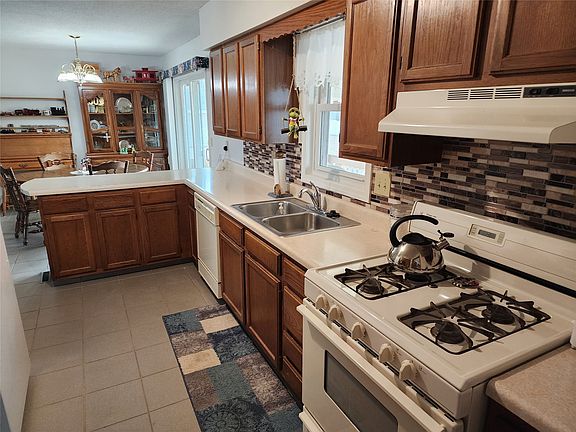 4th image of 4655 NE 41st Ave