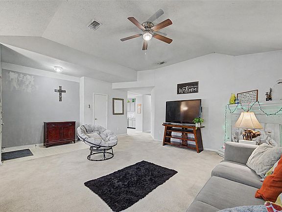 4th image of 18406 Dinner Creek Dr