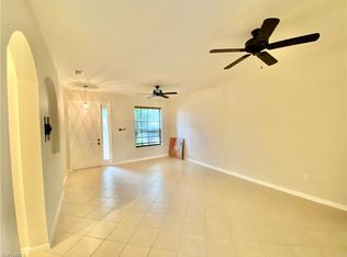 7472 Bristol Cir, Naples, FL 34120