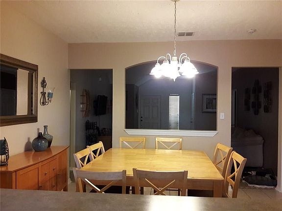 5th image of 2202 Margaret Ln