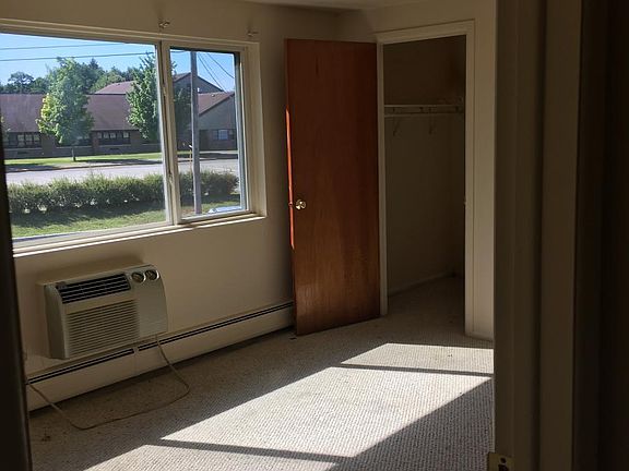 3rd image of 130 Bourne Ave APT 14