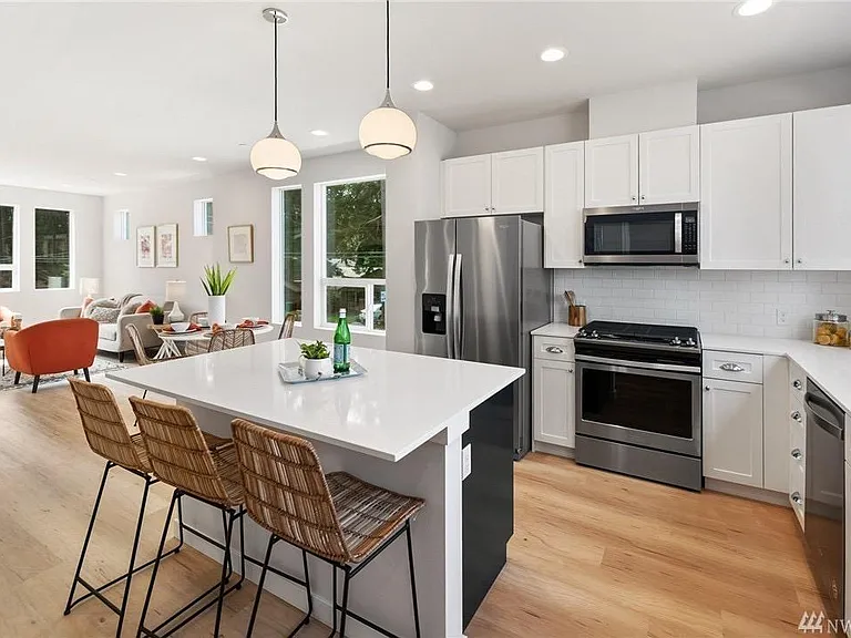 18322 1st Ave NE #F — Photo 6
