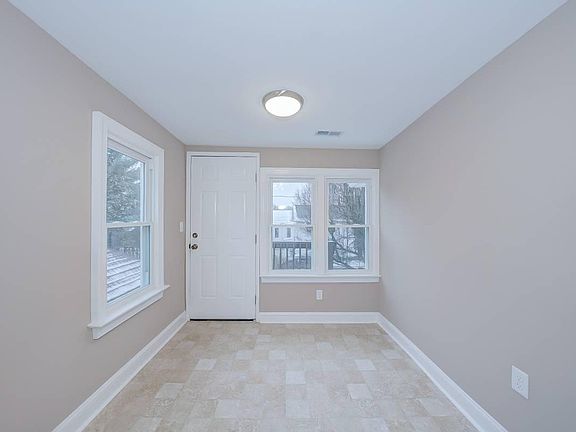 4th image of 503 S College Ave APT 2