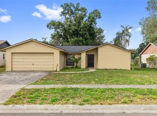 17635 Meadowbridge Dr, Lutz, FL 33549