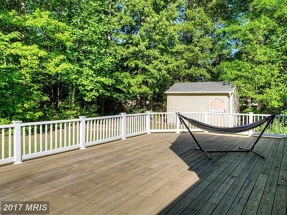 Large deck w/ wooded view