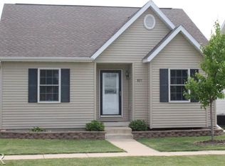 921 Chippewa St, Normal, IL 61761