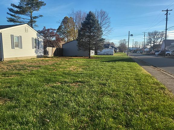 3rd image of 206 E 14th St
