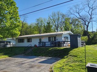 201 Woods Edge, Finleyville, PA 15332