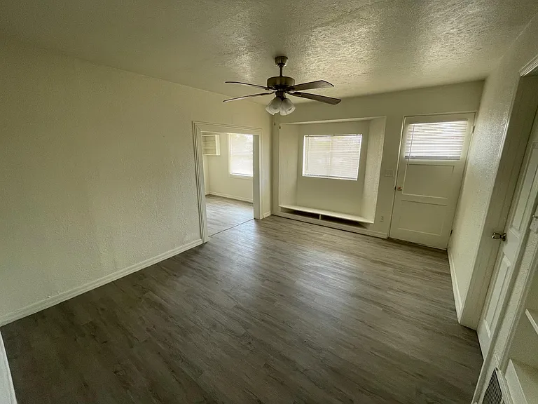 2337 S Walnut Ave — Photo 7