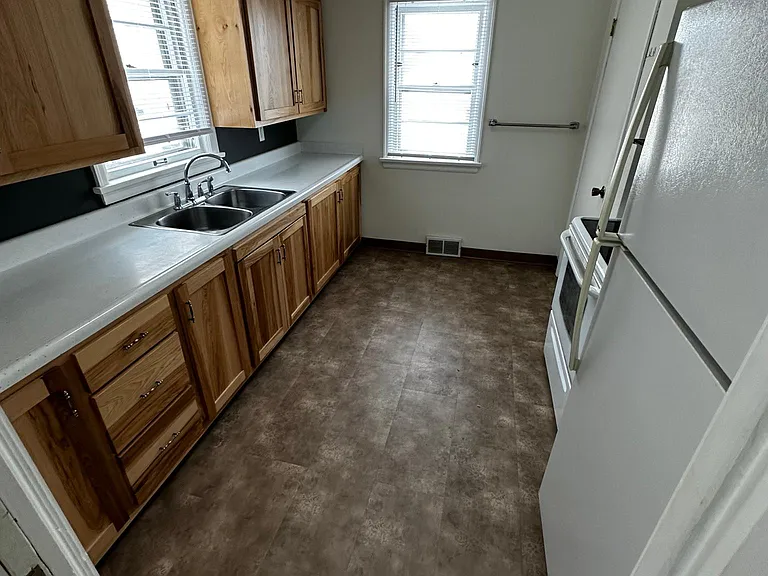 5005 Glenwood St — Photo 7