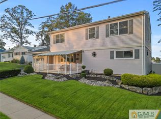 10 Woodland Rd, Jamesburg, NJ 08831