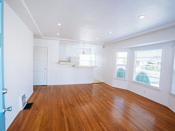 4th image of 1342 Ocean Park Blvd