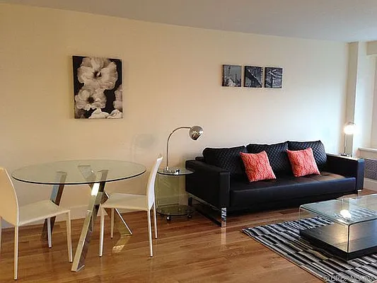 Rented by Urban Living | media 79