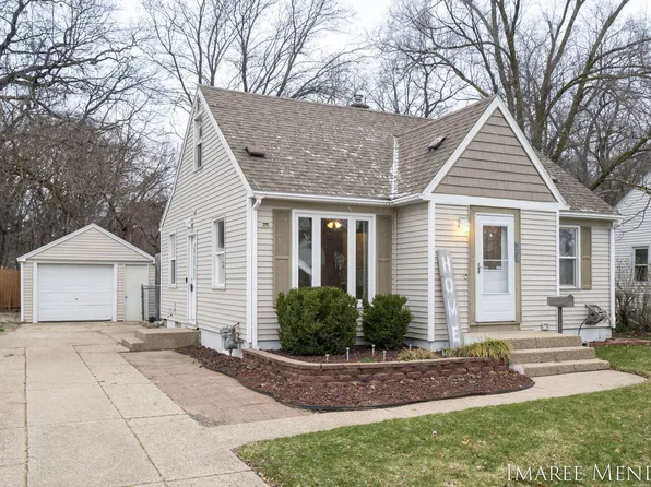 935 Marcia St SW, Wyoming, MI 49509