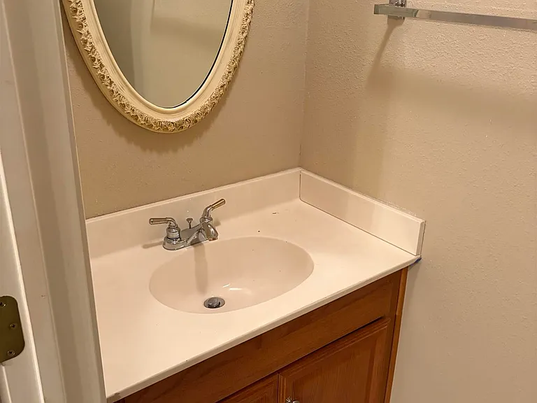 913 W Rothland St #A — Photo 13