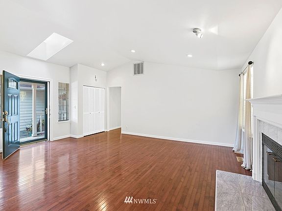 2nd image of 1360 NW Bartlett Court