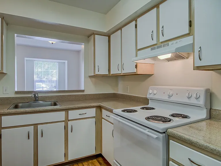 Forest Hills Townhomes — Photo 17