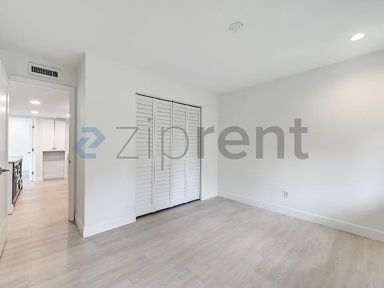 232 Palm Dr #6 — Photo 22