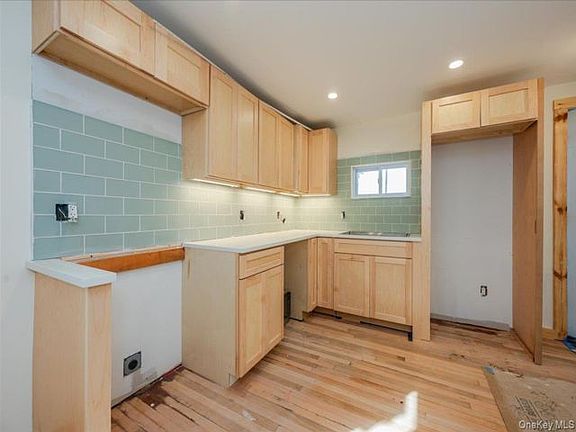 3rd image of 132A Raymond St