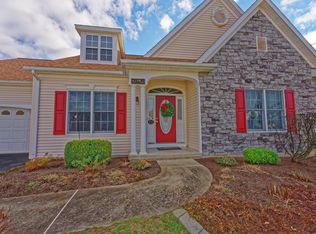 19 Dutch Meadows Dr, Cohoes, NY 12047