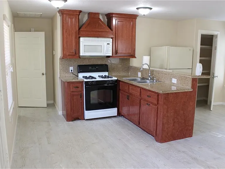 19708 Oaka Ct — Photo 2