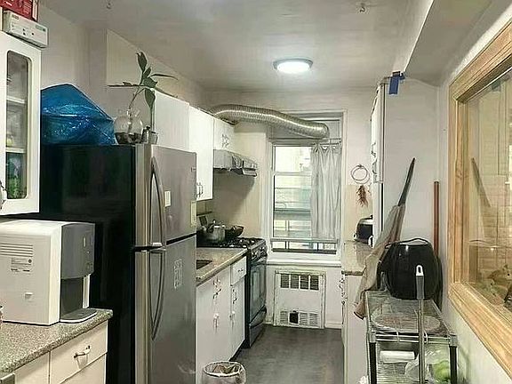 4th image of 42-40 Bowne St #2C