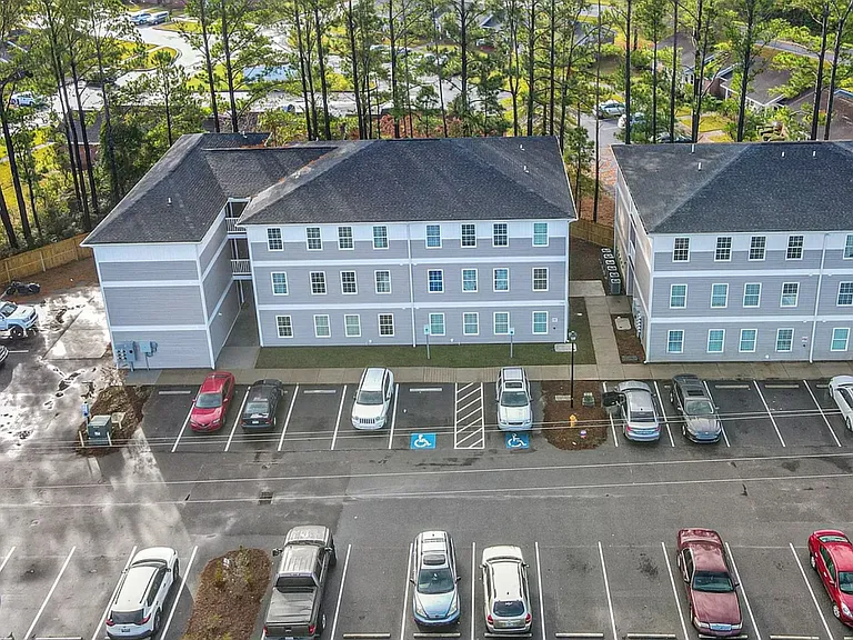 Hemingway Apartments — Photo 14