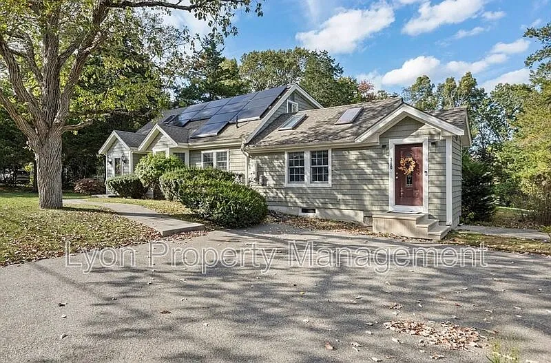 3 bed, 2.0 bath, 1794 sqft, $4,100 — Photo 2