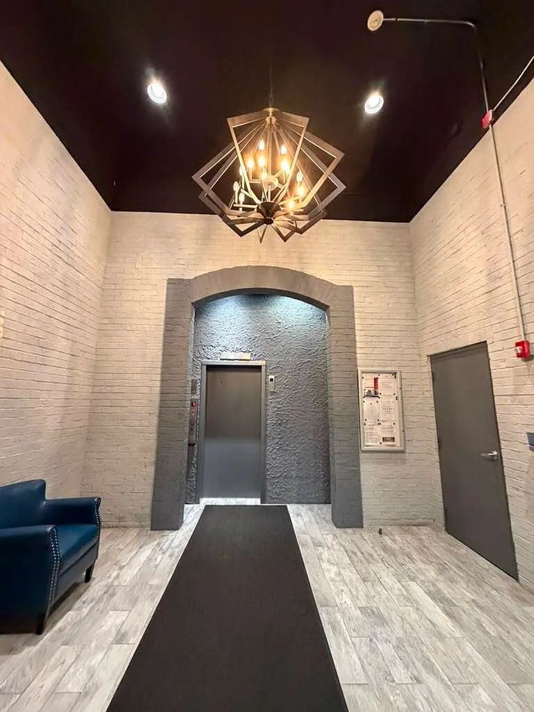 2 bed, 1300 sqft, $2,300 — Photo 3