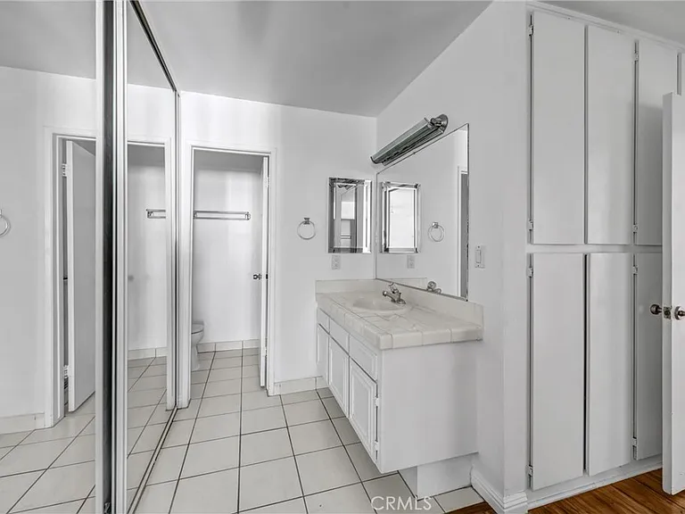 5334 Lindley Ave #319 — Photo 17