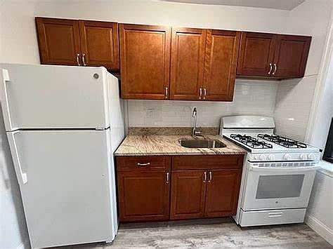 5th image of 1200 College Ave APT 5E