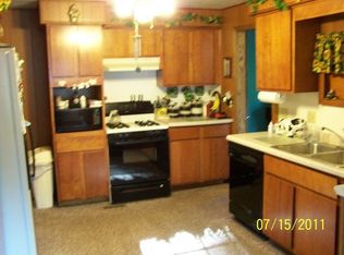 401 E Ridge St, Medaryville, IN 47957