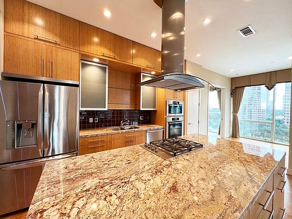 2nd image of 1600 Post Oak Blvd Unit 901